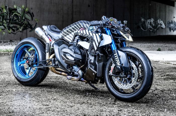 BMW R 1300 R Titan front right static in field